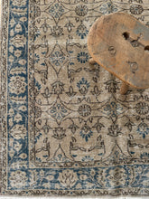 Load image into Gallery viewer, Vintage Turkish 3’10” x 7’2”