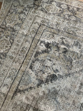 Load image into Gallery viewer, Antique Mahal 10’ x 13’1”