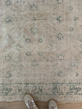 Load image into Gallery viewer, Vintage Turkish 6’7” x 9’9”