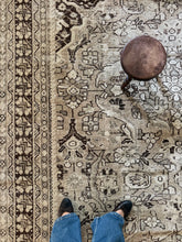 Load image into Gallery viewer, Antique Mahal 7’4” x 10’6”