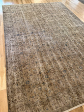 Load image into Gallery viewer, Vintage Turkish 7’5”x 10’11”