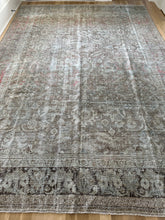 Load image into Gallery viewer, Antique Mahal 8’10” x 12’5”
