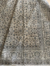 Load image into Gallery viewer, Vintage Turkish 9’3” x 13’1”