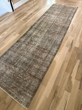Load image into Gallery viewer, Vintage Heriz 3’ x 10’3”