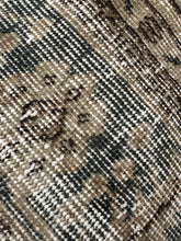 Load image into Gallery viewer, Vintage Turkish 7’5” x 10’11”