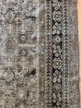 Load image into Gallery viewer, Antique Mahal 7’6” x 10’4”