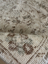 Load image into Gallery viewer, Vintage Turkish 3’10” x 6’11”