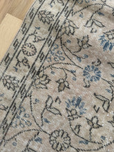 Load image into Gallery viewer, Vintage 3’1” x 6’7”