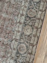 Load image into Gallery viewer, Vintage Turkish 7’6” x 11’
