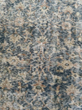 Load image into Gallery viewer, Vintage Turkish 5’8” x 8’10”