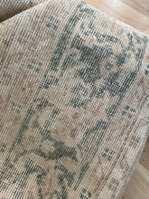 Load image into Gallery viewer, Vintage Turkish 6’7” x 9’9”