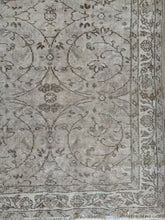 Load image into Gallery viewer, Vintage Turkish 3’5” x 6’6”