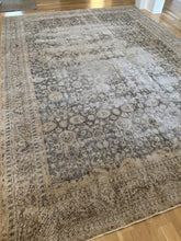 Load image into Gallery viewer, Vintage Oushak 8’9” x 12’1”