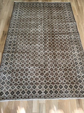 Load image into Gallery viewer, Vintage Turkish 4’6” x 7’