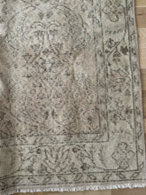 Load image into Gallery viewer, Vintage Turkish 3’9” x 7’