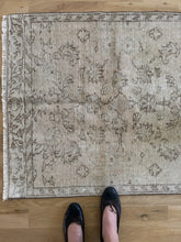 Load image into Gallery viewer, Vintage Turkish 2’7” x 6’2”