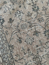 Load image into Gallery viewer, Vintage Turkish 7’5” x 10’5”