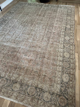Load image into Gallery viewer, Vintage Turkish 7’6” x 11’