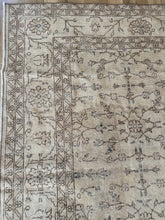 Load image into Gallery viewer, Vintage Turkish 6’7” x 10’2”