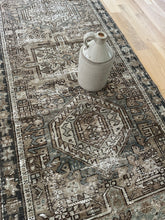 Load image into Gallery viewer, Vintage Heriz 2’7” x 10’6”