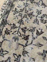 Load image into Gallery viewer, Vintage Turkish 3’1” x 5’11”