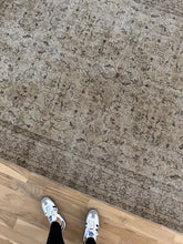 Load image into Gallery viewer, Vintage Turkish 6’6” x 10’6”