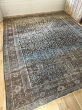 Load image into Gallery viewer, Antique Mahal 9’ x 11’1”