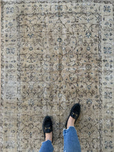 Load image into Gallery viewer, Vintage Turkish 3’9” x 7’2”