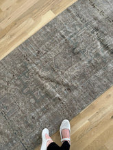 Load image into Gallery viewer, Antique Heriz 2’11” x 9’