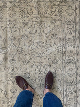 Load image into Gallery viewer, Vintage Turkish 5’5” x 9’2”