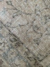 Load image into Gallery viewer, Vintage Turkish 2’10” x 9’6”