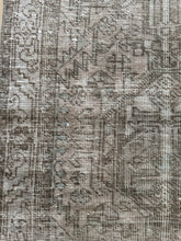 Load image into Gallery viewer, Vintage Heriz 3’ x 10’3”