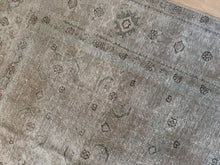 Load image into Gallery viewer, Vintage Mahal 8’ x 10’10”