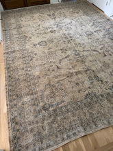 Load image into Gallery viewer, Vintage Turkish 9’8” x 13’