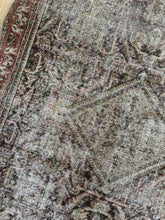 Load image into Gallery viewer, Antique Mahal 4’2” x 6’4”