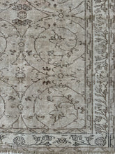 Load image into Gallery viewer, Vintage Turkish 3’5” x 6’6”