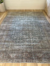 Load image into Gallery viewer, Antique Mahal 7’10” x 10’3”