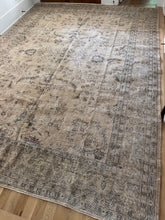 Load image into Gallery viewer, Vintage Turkish 9’8” x 13’