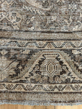 Load image into Gallery viewer, Antique Mahal 10’2” x 13’5”