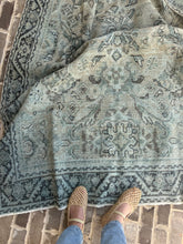 Load image into Gallery viewer, Antique Mahal 4’4” x 6’7”
