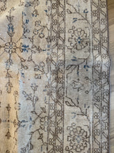 Load image into Gallery viewer, Vintage Turkish 6’7” x 10’2”