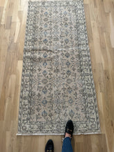 Load image into Gallery viewer, Vintage 3’1” x 6’7”