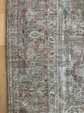 Load image into Gallery viewer, Antique Mahal 8’10” x 12’5”