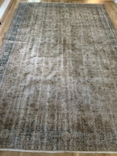 Load image into Gallery viewer, Vintage Turkish 7’5” x 10’11”