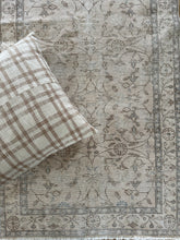 Load image into Gallery viewer, Vintage Turkish 3’3” x 6’7”