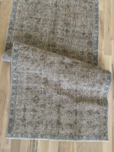 Load image into Gallery viewer, Vintage Turkish 3’ x 9’10”