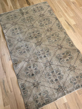 Load image into Gallery viewer, Vintage Turkish 3’8” x 6’5”