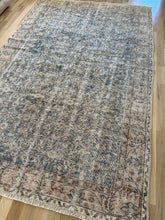 Load image into Gallery viewer, Vintage Turkish 5’8” x 8’10”