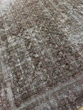 Load image into Gallery viewer, Antique Mahal 9’6” x 12’3”