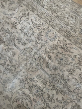 Load image into Gallery viewer, Vintage Turkish 8’2” x 11’11”